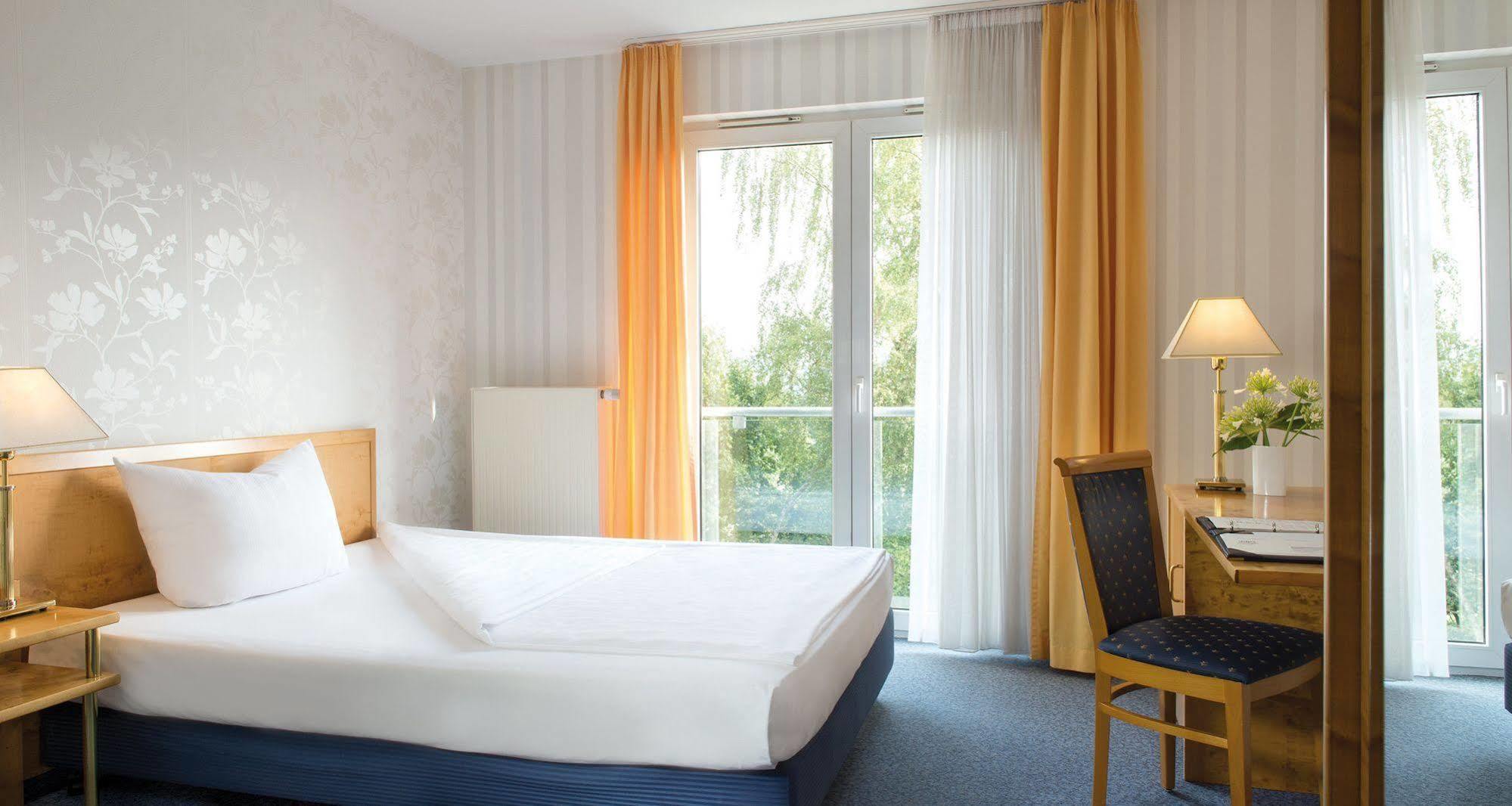 Victor'S Residenz-Hotel Гуммерсбах Экстерьер фото